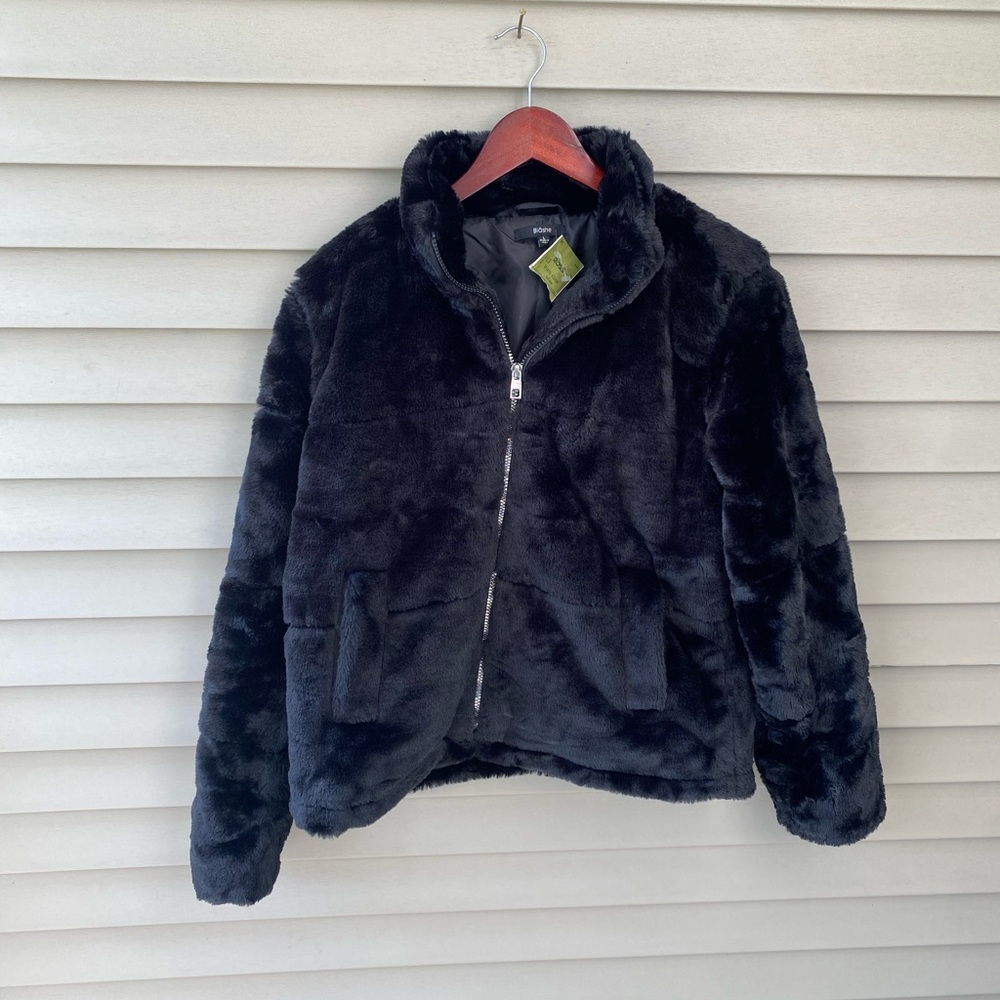 🌈 BNWT Black Puffer Jacket with Faux Fur Texture
